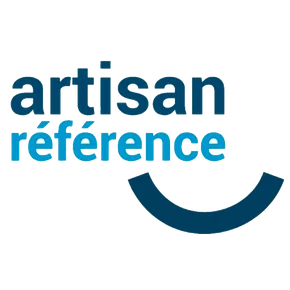 Pictogramme ou logo représentant un label "Référencé Artisanat" ou "Entreprise certifiée" avec un style graphique professionnel et épuré. Peut inclure une cordelette, un sceau, ou un badge circulaire avec des symboles évocateurs de qualité et d'excellence artisanale. Design moderne et minimaliste, sans texte visible, sur fond transparent ou neutre.