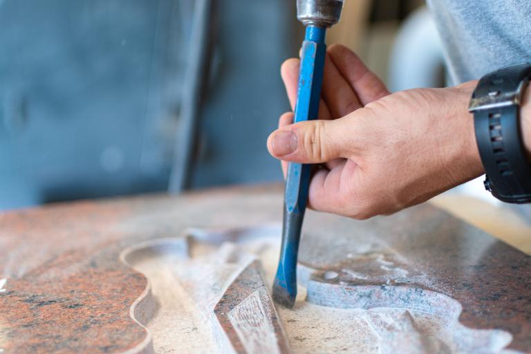 Les techniques ancestrales de lithogravure décorative pour embellir votre intérieur